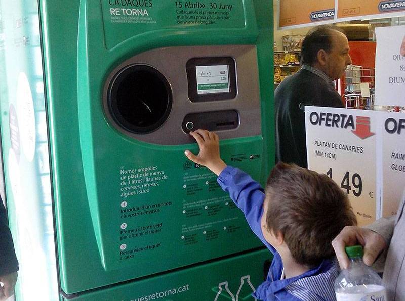 Máquina de retorno de envases en un supermercado / Foto: Retorna