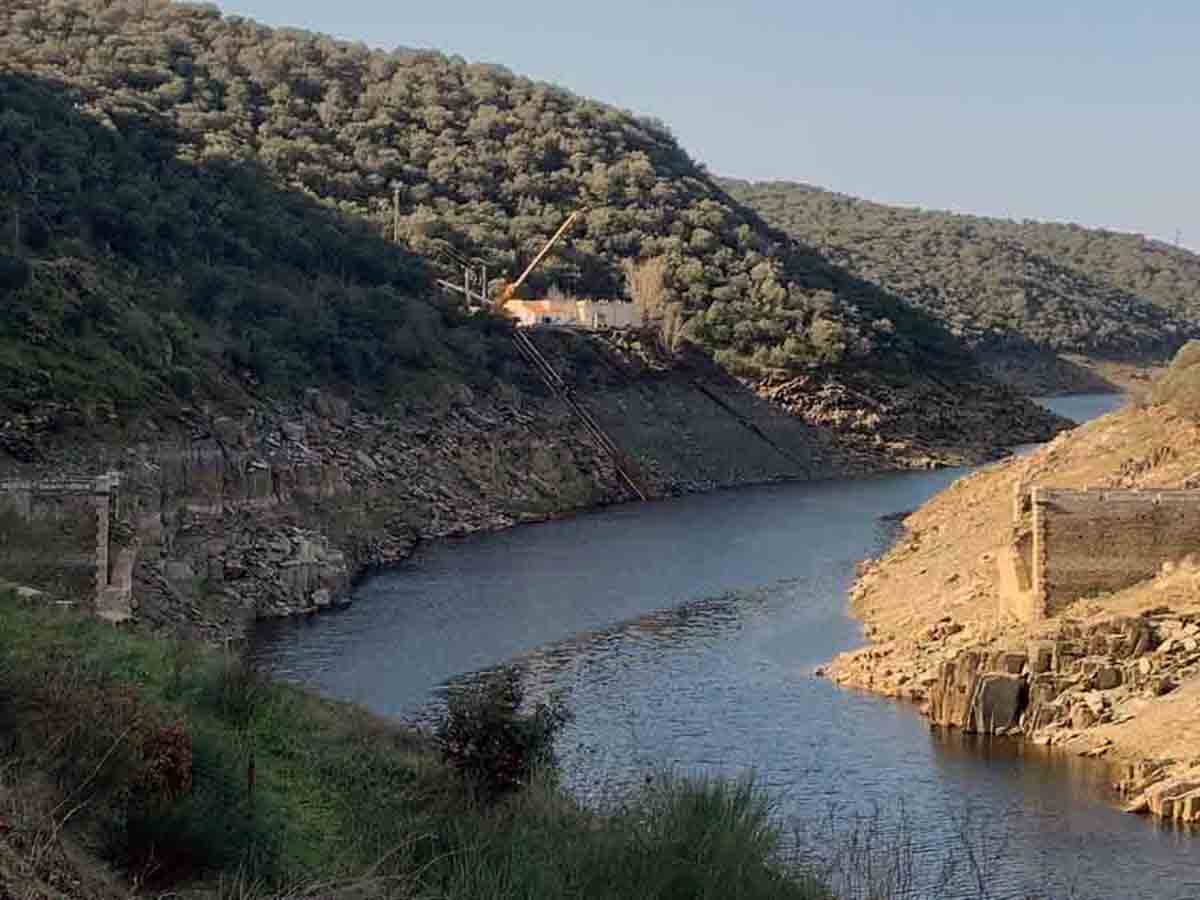 rio almonte desde donde se bombea agua al pantano de guadiloba para el abastecimiento de caceres copia