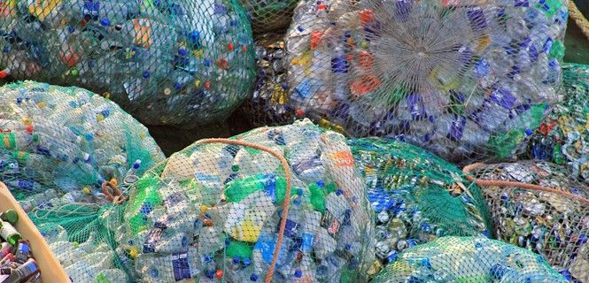 Miles de envases plásticos acumulados / Foto: Maurice Angres