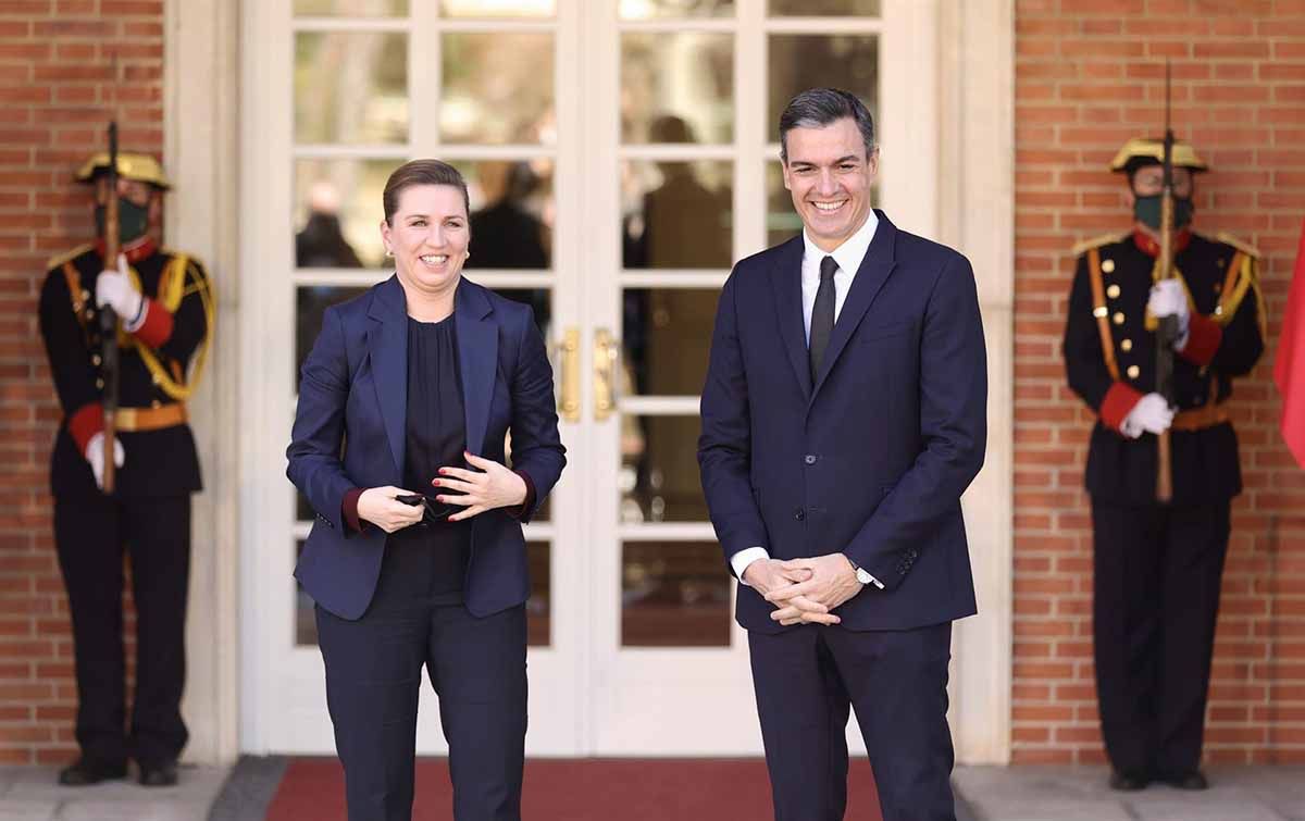 El presidente del Gobierno, Pedro Sánchez, y la primera ministra del Reino de Dinamarca, Mette Frederiksen. No consideran verdes las inversiones en nuclear y gas / Foto: E. Parra - EP