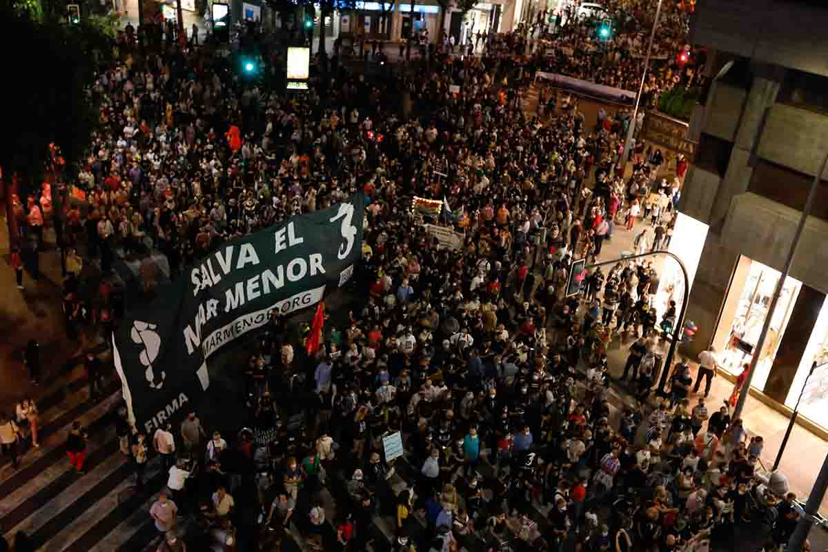 Manifestación convocada en Murcia para protestar por la situación del Mar Menor / Foto: Edu Botella - EP