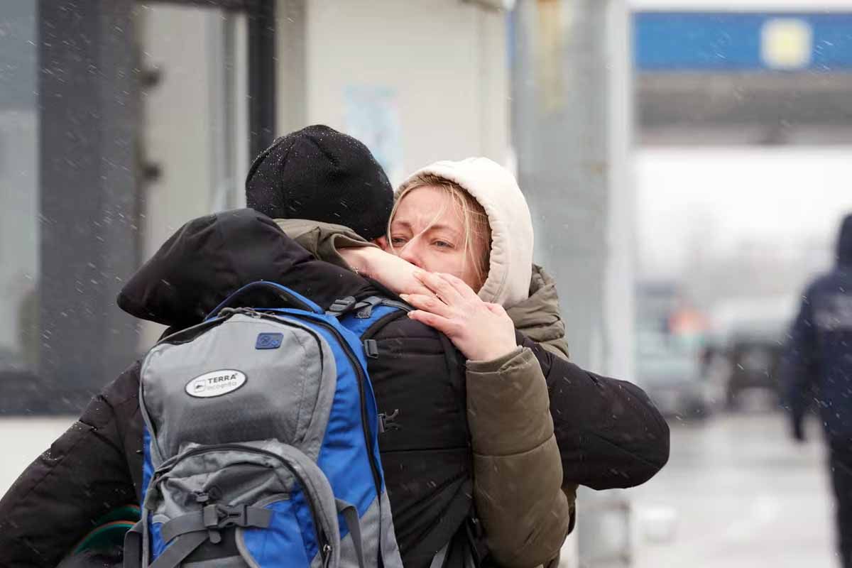 Despedida en el paso fronterizo de Palanca Maiaki Udobnoe entre Ucrania y Moldavia, el 1 de marzo de 2022 / Foto: UN Women/Aurel Obreja, CC BY-ND