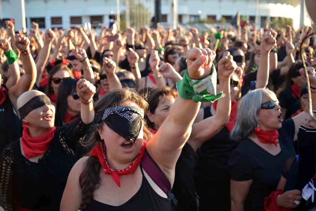 Mujeres en una protesta feminista. Desinformación de género / Foto: Pixabay