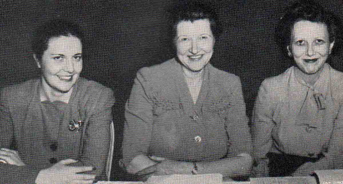 Las tres máximas dirigentes de la Federación Nacional de Trabajadores Telefónicos (NFTW), Mary E. Gannon, Anne Benscoter y Frances V. Smith, en la convención de la organización, 1945. Washington Area Spark / Foto: Flickr, CC BY-NC