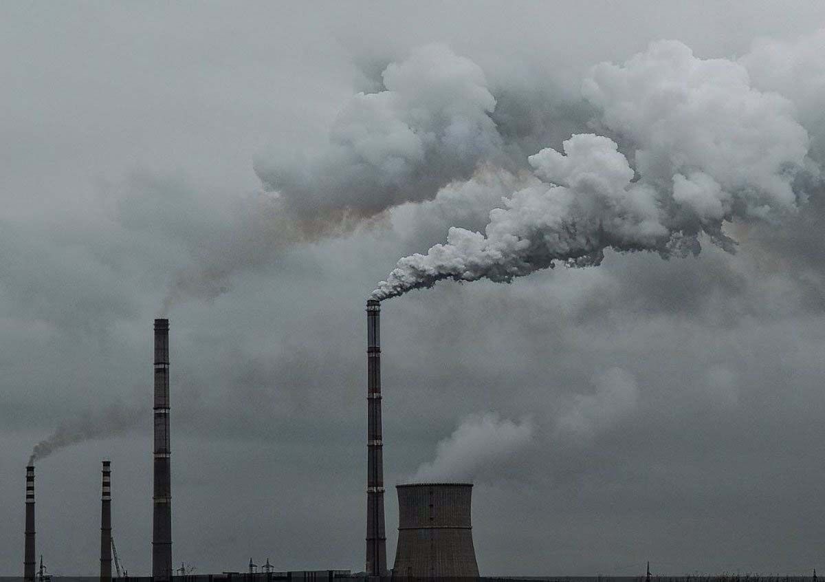 Emisiones de gases de una central térmica / Foto: Wikimedia