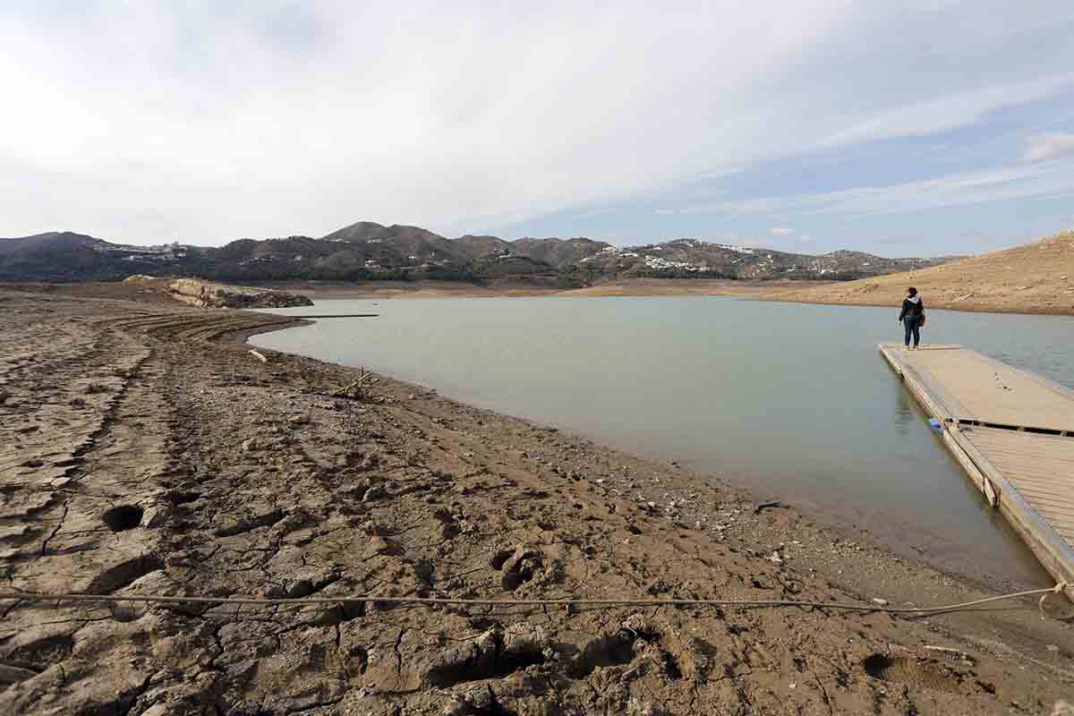 El embalse de La Viñuela. "Positivo pero insuficiente" el decreto de la sequía / Foto: EP