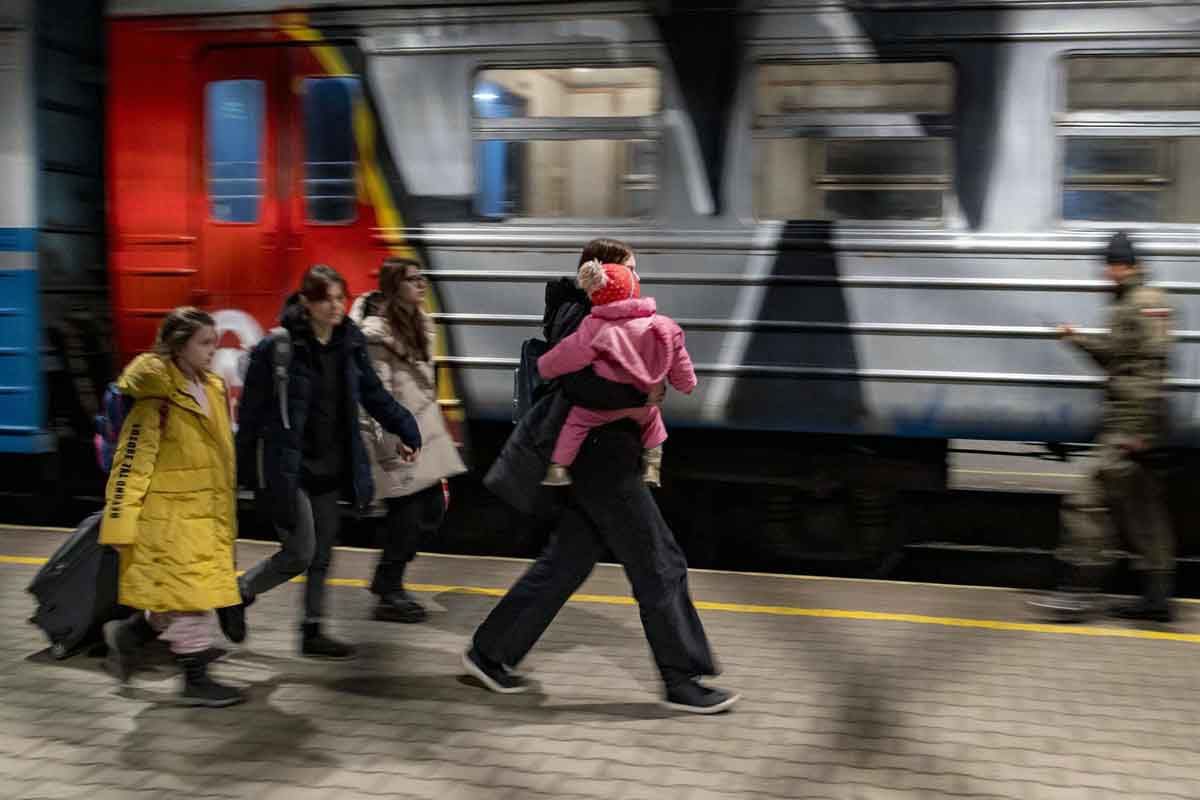 Mujeres y niños en la estación de tren de Przemysl, Polonia / Foto: EP