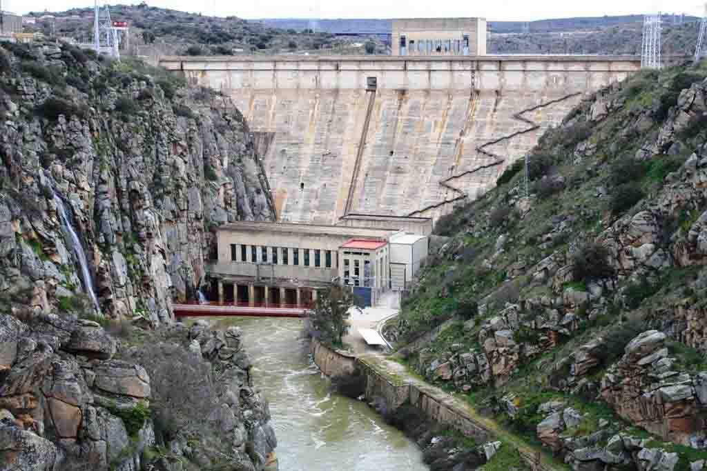 Presa de Ricobayo. El Juzgado archiva la causa por el vaciado del embalse / Foto: Wikipedia