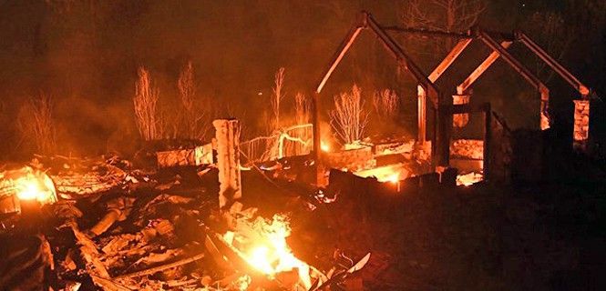 Estructura destruida por los incendios en California / Foto: Noah Berger - Reuters 