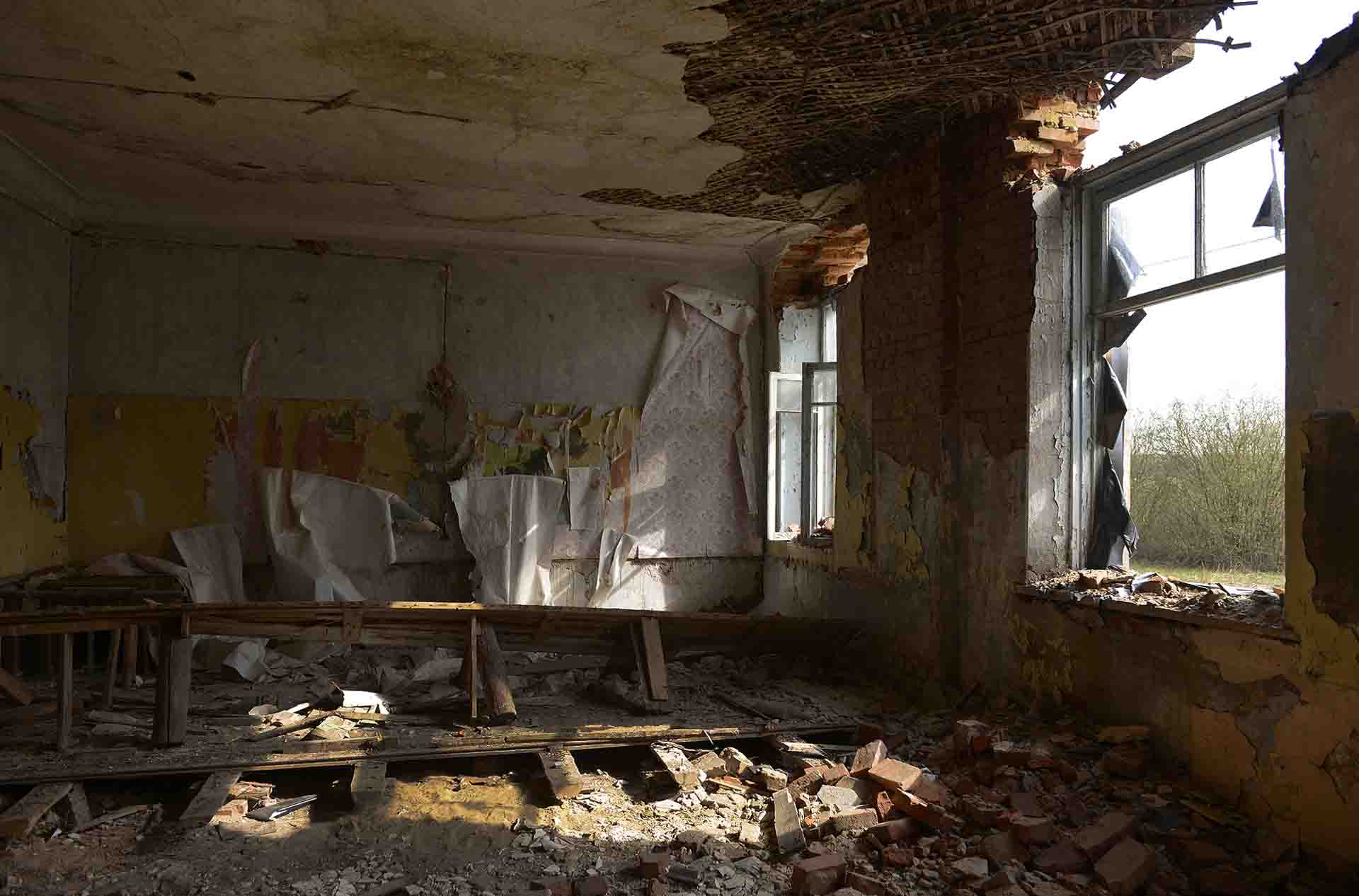 Un aula en la escuela abandonada cercana a Buda Koshelenko. Zona afectada por la radiación del accidente de Chernobil.Esta escuela fue abandonada años después / Foto: Alfons Rodríguez
