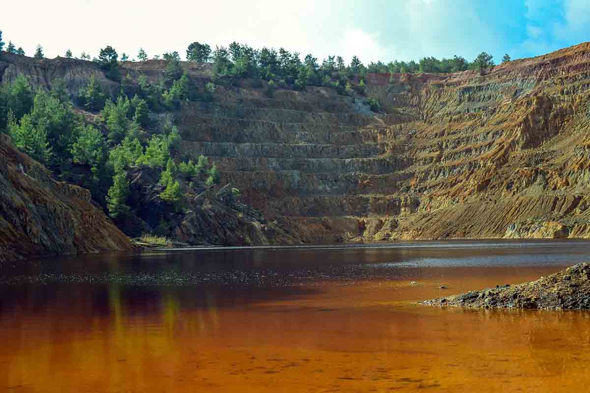 Lago contaminado por residuos mineros altamente tóxicos / Foto: Pixabay