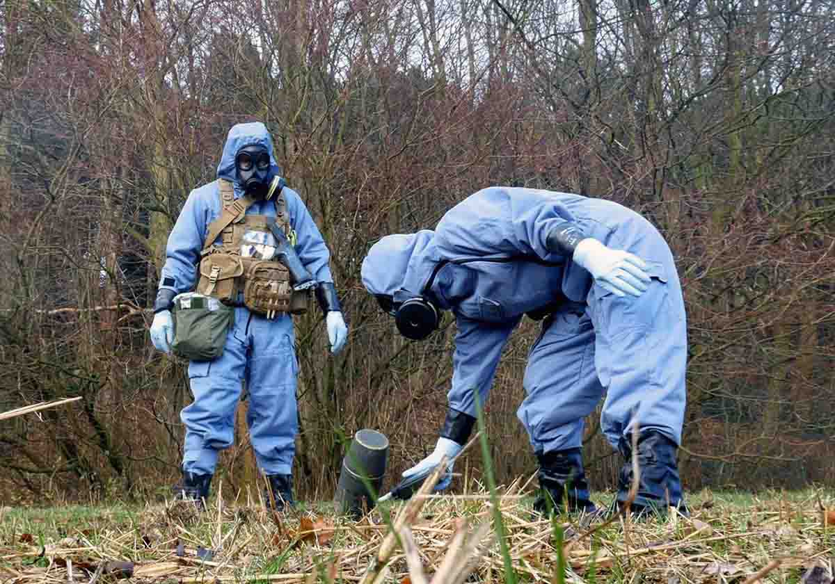 Técnicos de la Organización para la Prohibición de las Armas Químicas realizan un simulacro en los Países Bajos / Foto: OPAQ