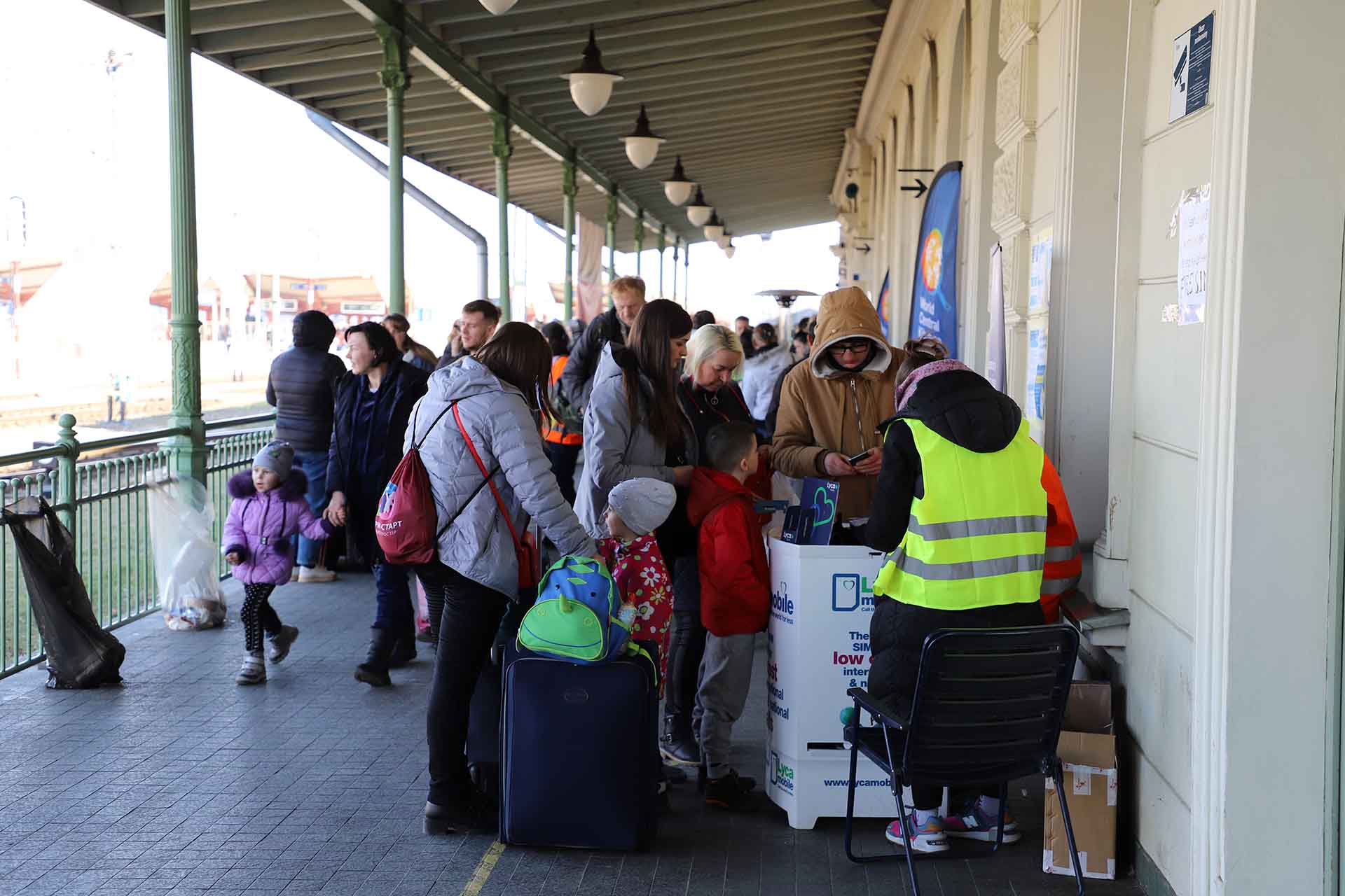 Punto de entrega de tarjetas SIM polacas en la estación de Przemyśl / Foto: FFM - EA