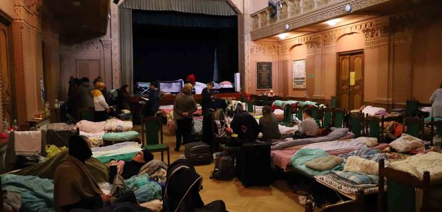 Teatro habilitado como centro de acogida de refugiados en la población de Przemyśl, Polonia / FFM - EA