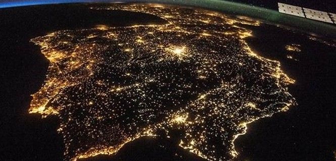 Iluminación nocturna de la península ibérica vista desde la Estación Espacial Internacional / Foto: NASA