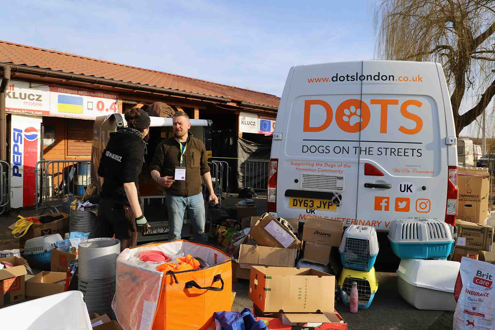 Ian Muccec, de 42 años, voluntario de Dogs On The Street (DOTS) venido desde Birmingham a Medyka (Polonia) / Foto: FFM - EA