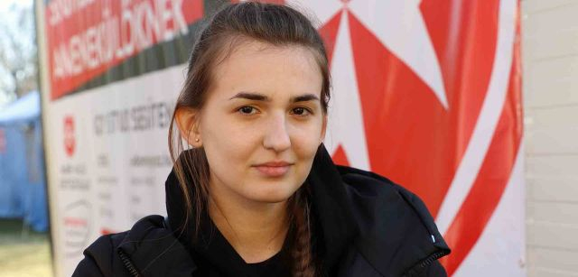 Nataliia, una joven refugiada de 20 años en el centro de asistencia de Beregsurány (Hungría), procedente de un bombardeo en Irpin (Ucrania) / Foto: FFM - EA