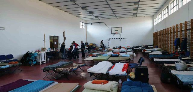 Un gimnasio de una escuela de primaria habilitado para refugiados en Beregsurány (Hungría) / Foto: FFM - EA