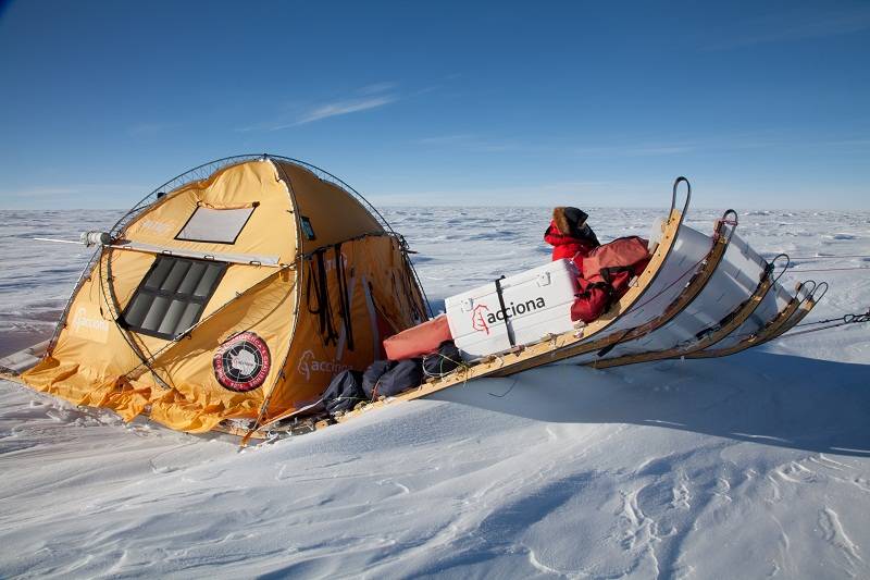 Su forma articulada permite a la 'mariposa polar' superar un desnivel del terreno / Foto: Acciona Windpowered Anctartica