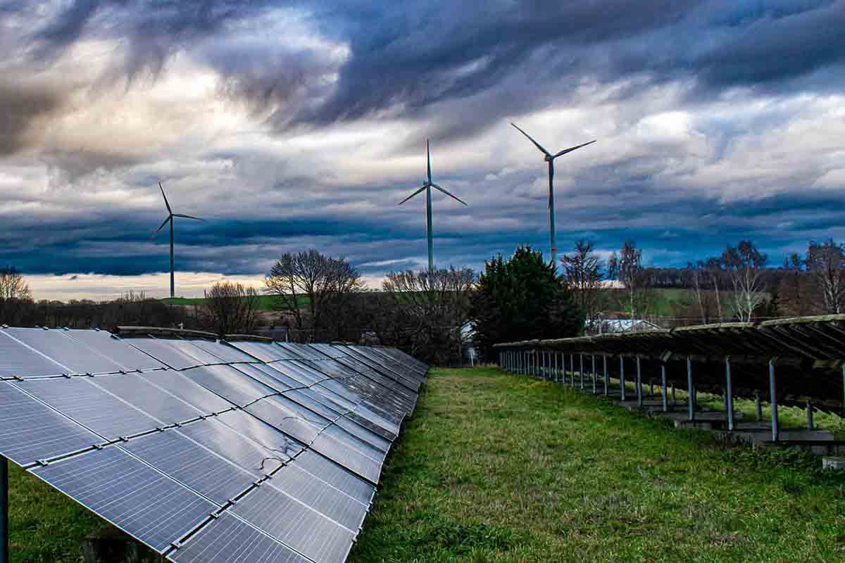 La energía solar y la eólica cubrieron, en abril del 2022, el 40% del consumo de electricidad en España / Foto: Pixabay