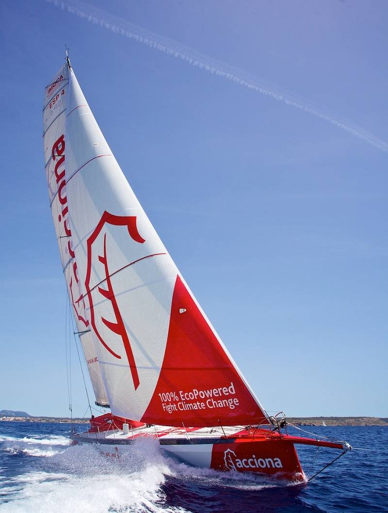 El Acciona Imoca 60 tiene su mástil de fibra de carbono de 28 metros más atrasado de lo habitual / Foto: Acciona 100% EcoPowered