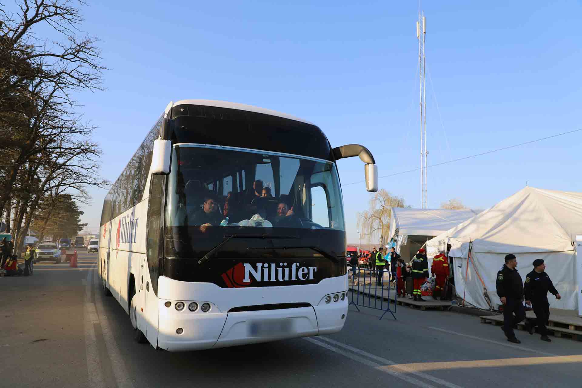 Un autobús cruza la frontera desde Ucrania con dirección a Turquía / Foto: FFM - EA