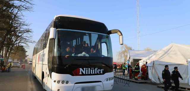 Un autobús cruza la frontera desde Ucrania con dirección a Turquía / Foto: FFM - EA