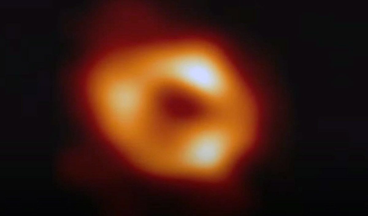 Primera imagen del agujero negro en el centro de nuestra galaxia, la Vía Láctea / Imagen: EHT Collaboration - EP
