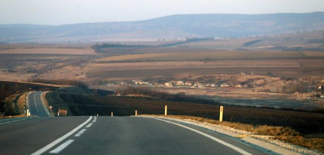 La carretera que lleva de la frontera de Rumania a Chisináu, capital de Moldavia  / Foto: FFM - EA