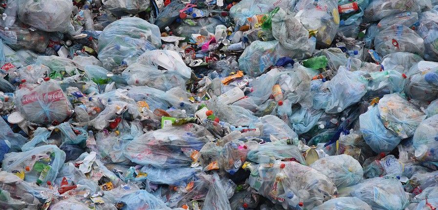 Dos tercios de los plásticos generados en Europa acaban en vertederos o son importados a China pero, que ya no quiere nuestra basura / Foto: Ben Kerckx