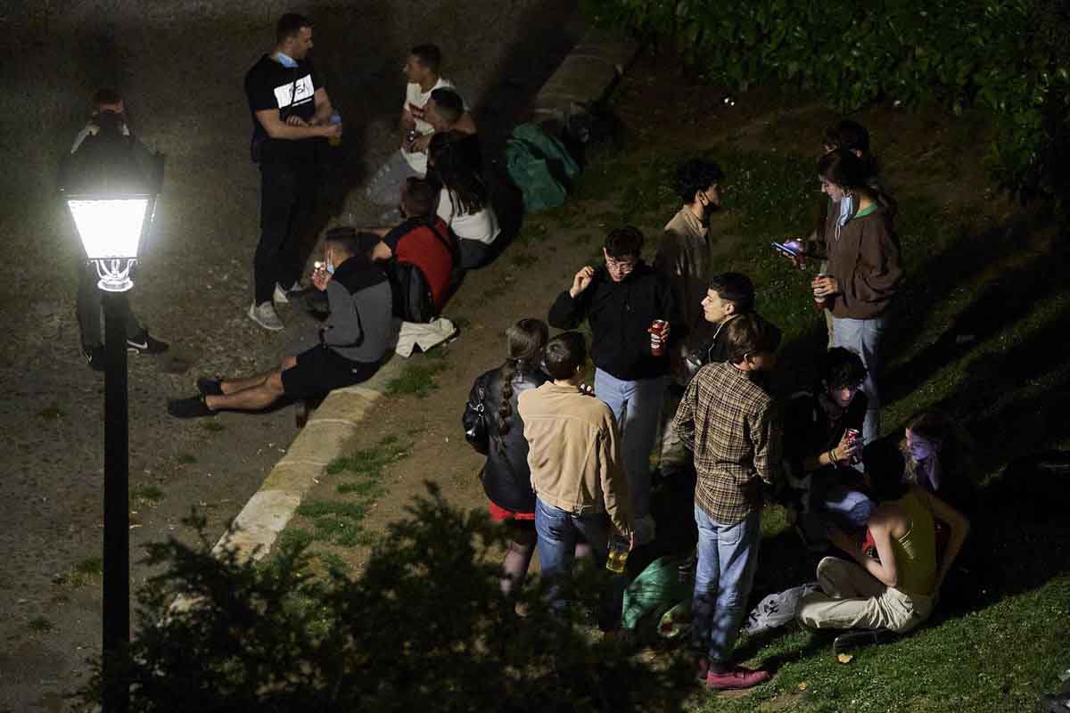 ¿Qué buscan los jóvenes en el botellón? / Foto: EP