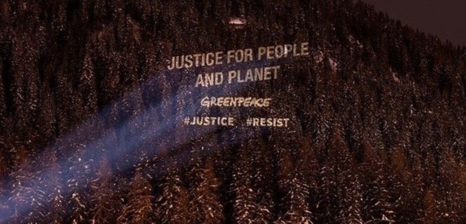 Proyección de mensajes en Davos (Suiza) / Foto: Greenpeace