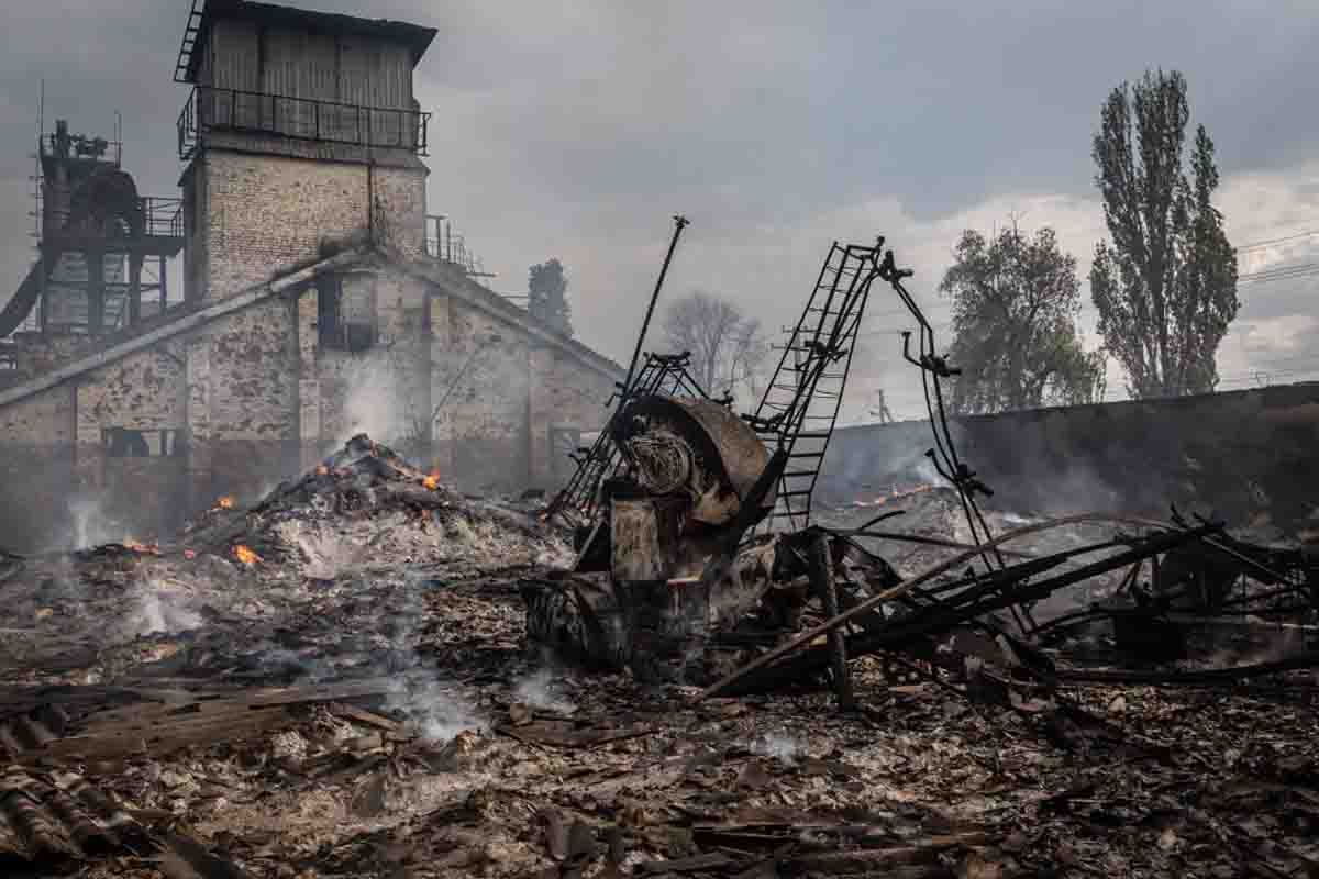 Ruinas de un silo de grano en la ciudad de Sivers'k en el Donbás el 25 de mayo, en Ucrania / Foto: EP