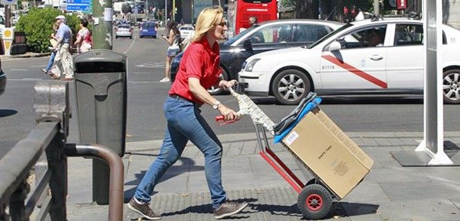 Las mujeres abundan en la escala más baja de salarios / Foto: EP