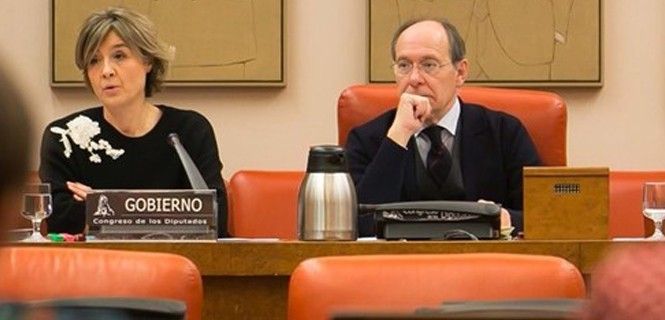 A la izquierda, la Ministra de Medio Ambiente, Isabel García Tejerina / Foto: EP