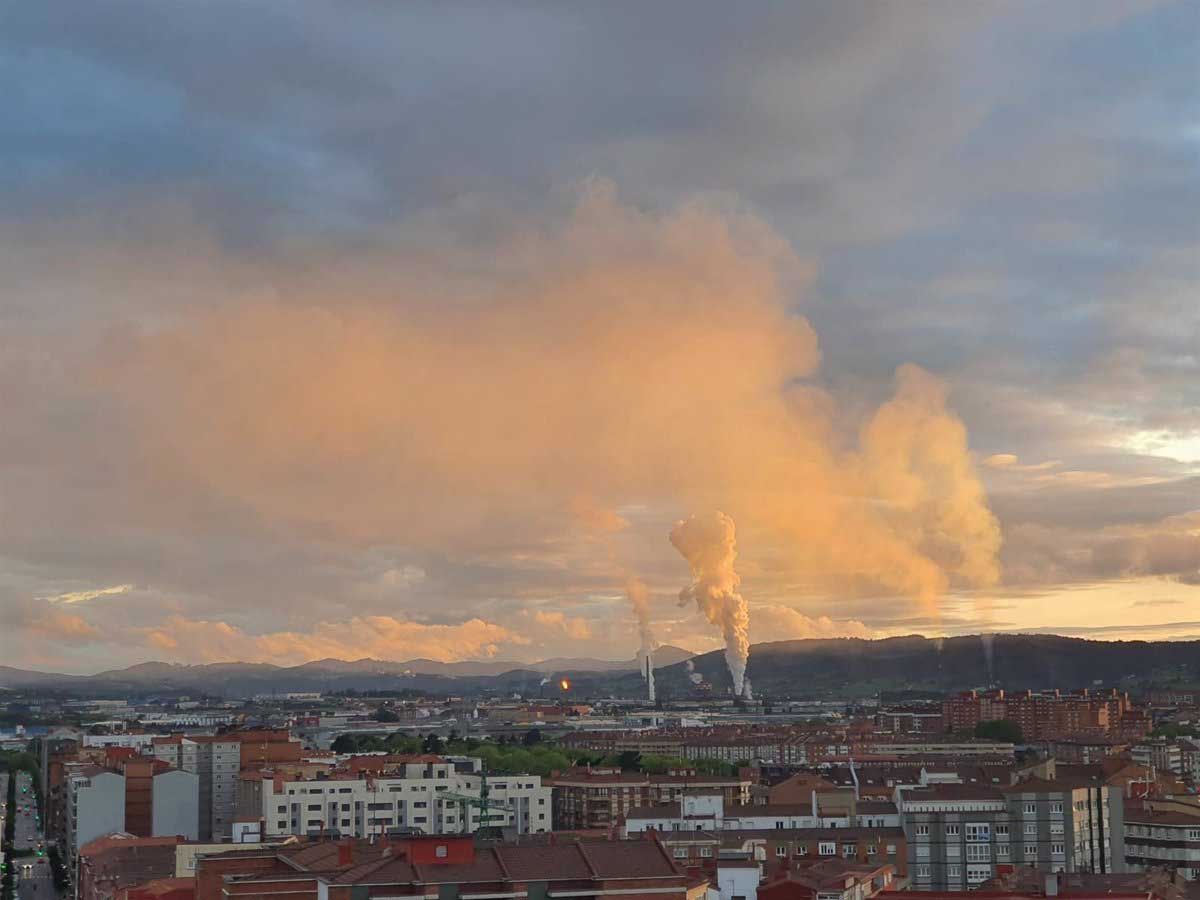 Todas las comunidades autónomas exceden el límite de partículas contaminantes peligrosas para el corazón / Foto: EP