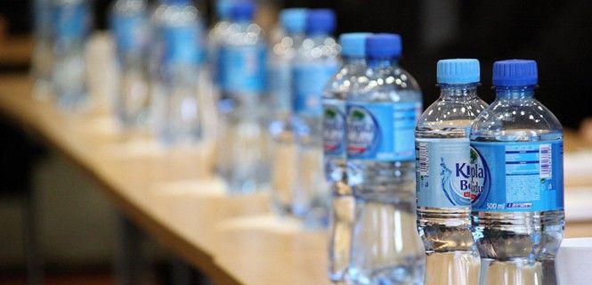 Apenas el 7% de las botellas de agua se reciclan / Foto: Public Domain Pictures