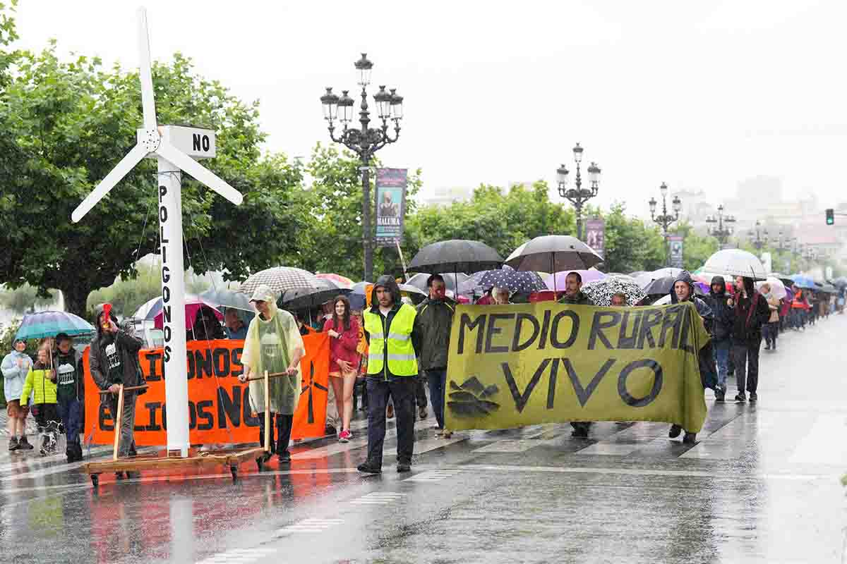 Manifestación: 'Por un mundo rural vivo', 'No a los polígonos eólicos' en espacios naturales / Foto: EP