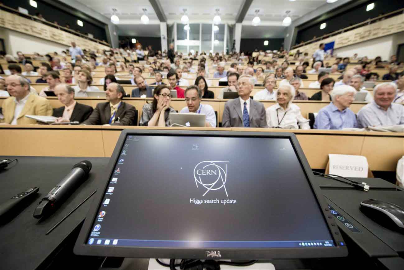 Físicos y físicas del CERN durante la conferencia en la que se anunció el descubrimiento del bosón de Higgs / Foto: CERN