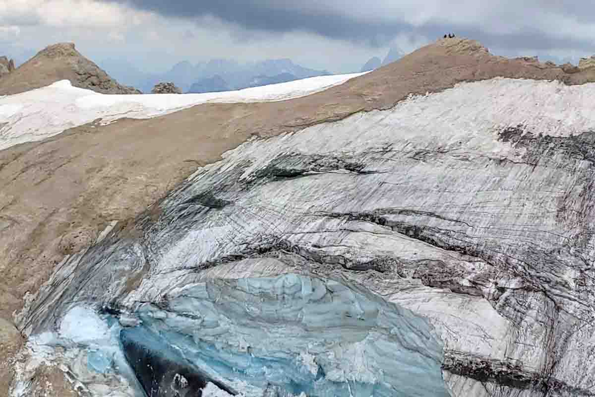 Tareas de búsqueda en el glaciar de la Marmolada, en los Alpes, tras un derrumbe / Foto: EP