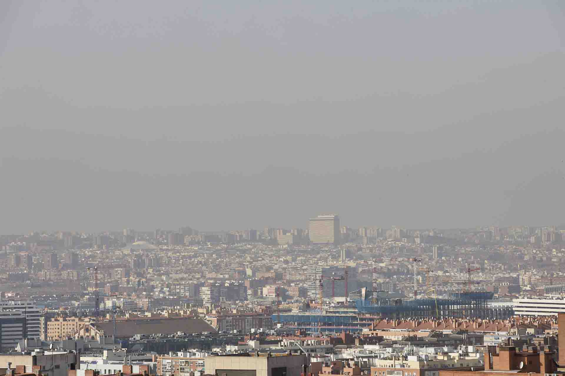Imagen de la boina de contaminación por emisiones en Madrid, a 10 de febrero de 2022, en Madrid (España) / Foto: Archivo - EP
