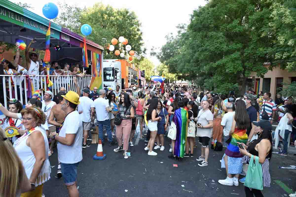 Vistas desde la azotea de Casa América de los asistentes a la manifestación por el Orgullo LGTBI a 9 de julio de 2022, en Madrid (España) / Foto: EP