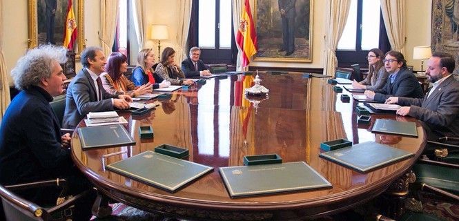 Andreu Climent y otros científicos en una visita a la presidenta del Congreso, Ana Pastor, y al resto de miembros de la Mesa / Foto: EP - Archivo