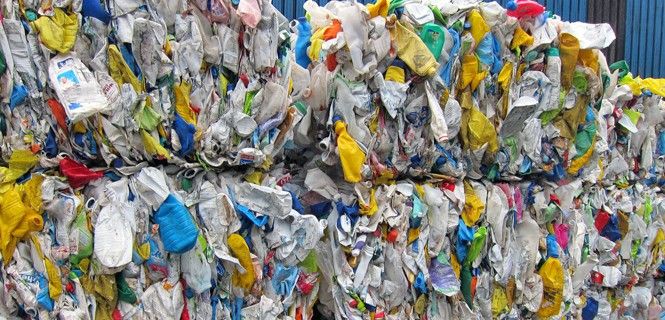 Miles de envases plásticos amontonados / Foto: EP - Archivo