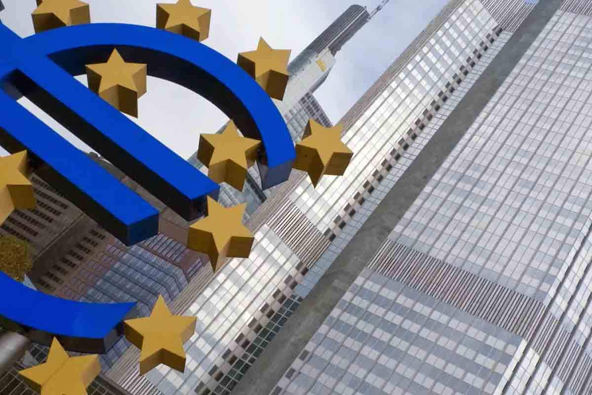 La sede del banco Central Europeo (denominada Eurotower) en Frankfurt (Alemania). El BCE sube 0,50 % los tipos para llevar la inflación al 2% / Foto: The Conversation