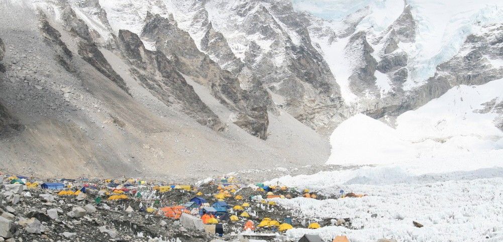 Uno de los campamentos de aclimatación situados en la falda de la montaña / Foto: Wikipedia