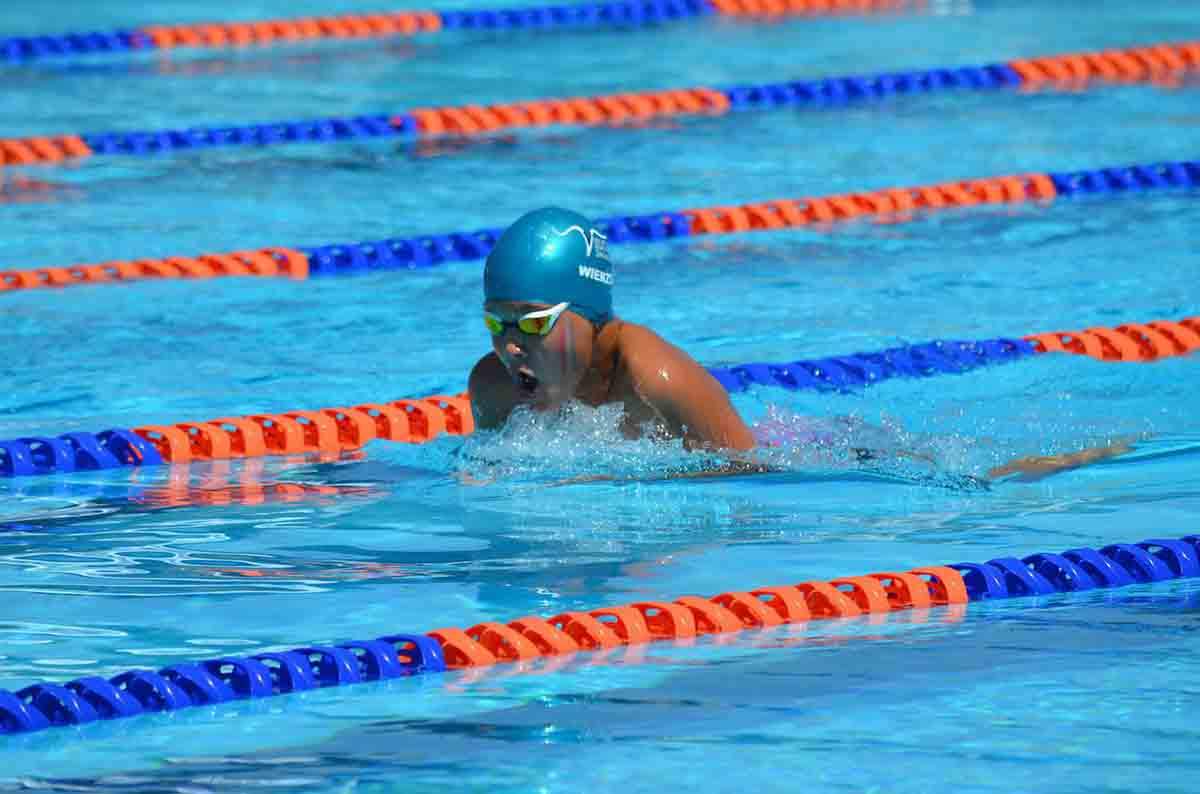 Una persona practica natación. Consejos para nadar bien / Imagen: Pixabay