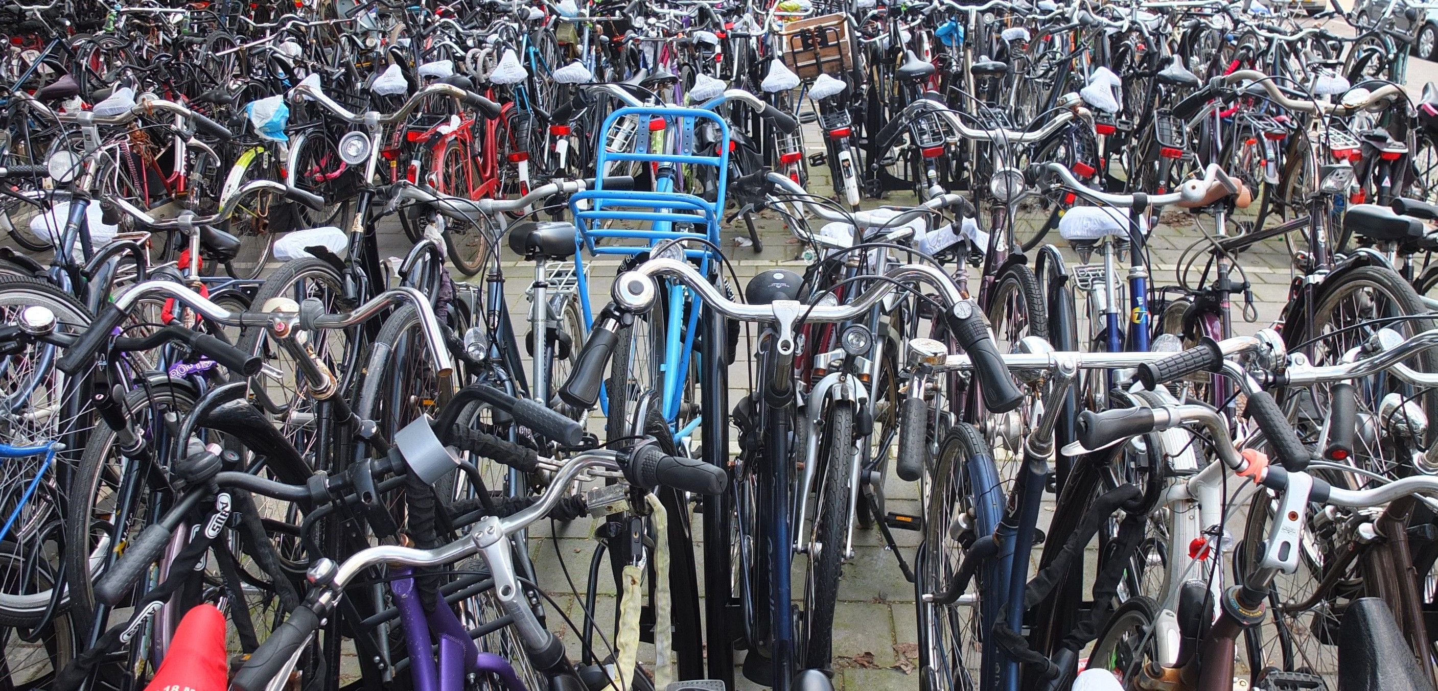 Aparcamiento de bicicletas junto a la estación central de tren de Rotterdam / Foto: JMP