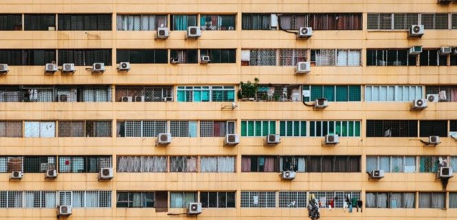 Edificio con equipos refrigeradores / Foto: Stock Snap