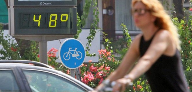 Un termómetro en Sevilla marca las altas temperaturas / Foto: Archivo - EP